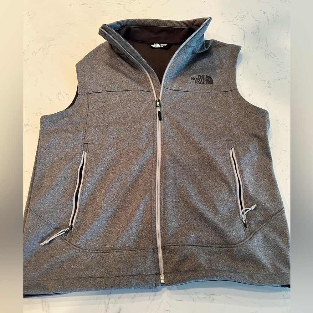 North Face Men’s zip up vest size medium
